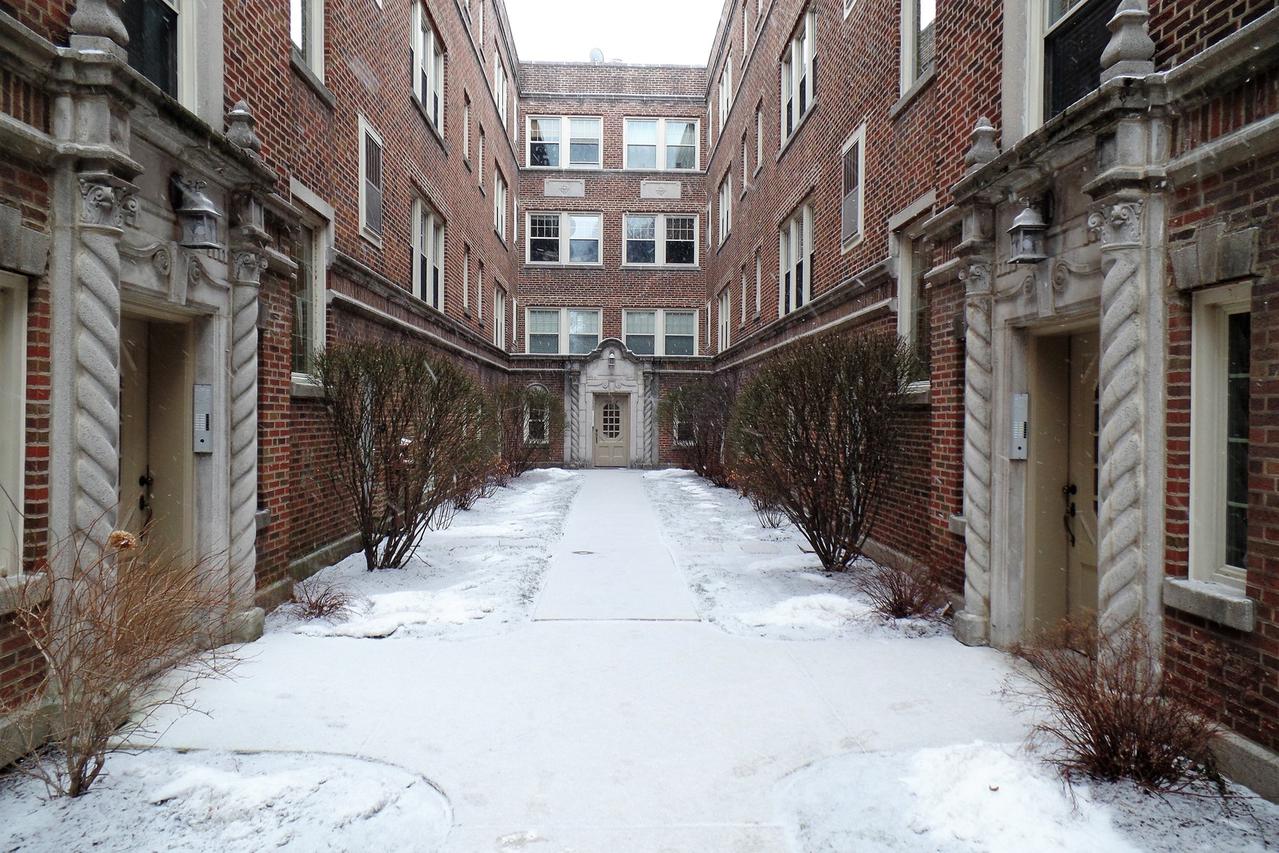 7320 N Honore St. #302, Chicago, IL 60626