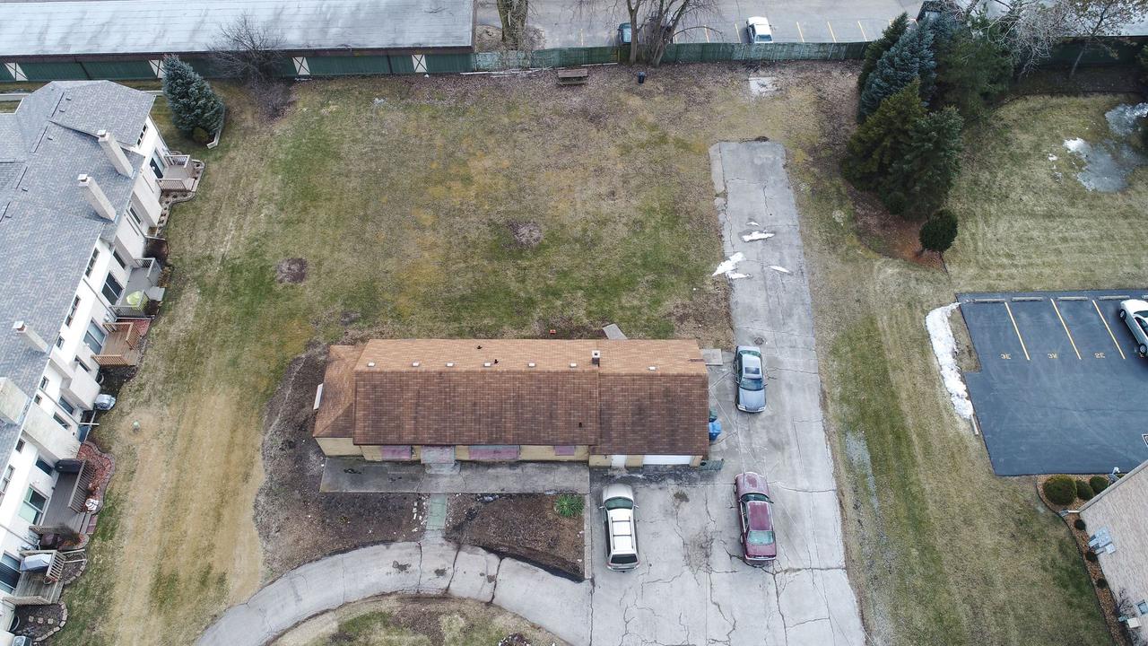 9037 W 111th St., Palos Hills, IL 60465