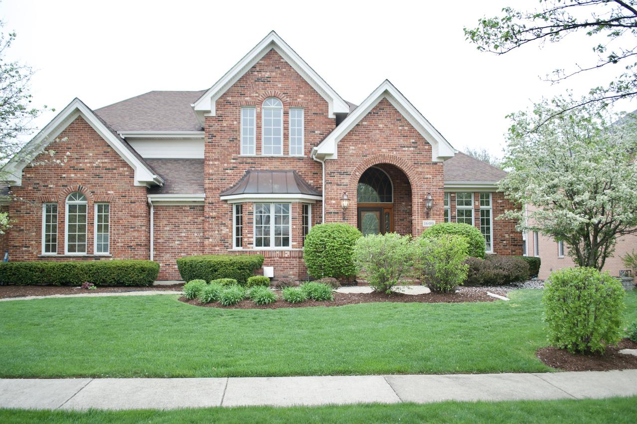 1600 Darien Club Dr., Darien, IL 60561