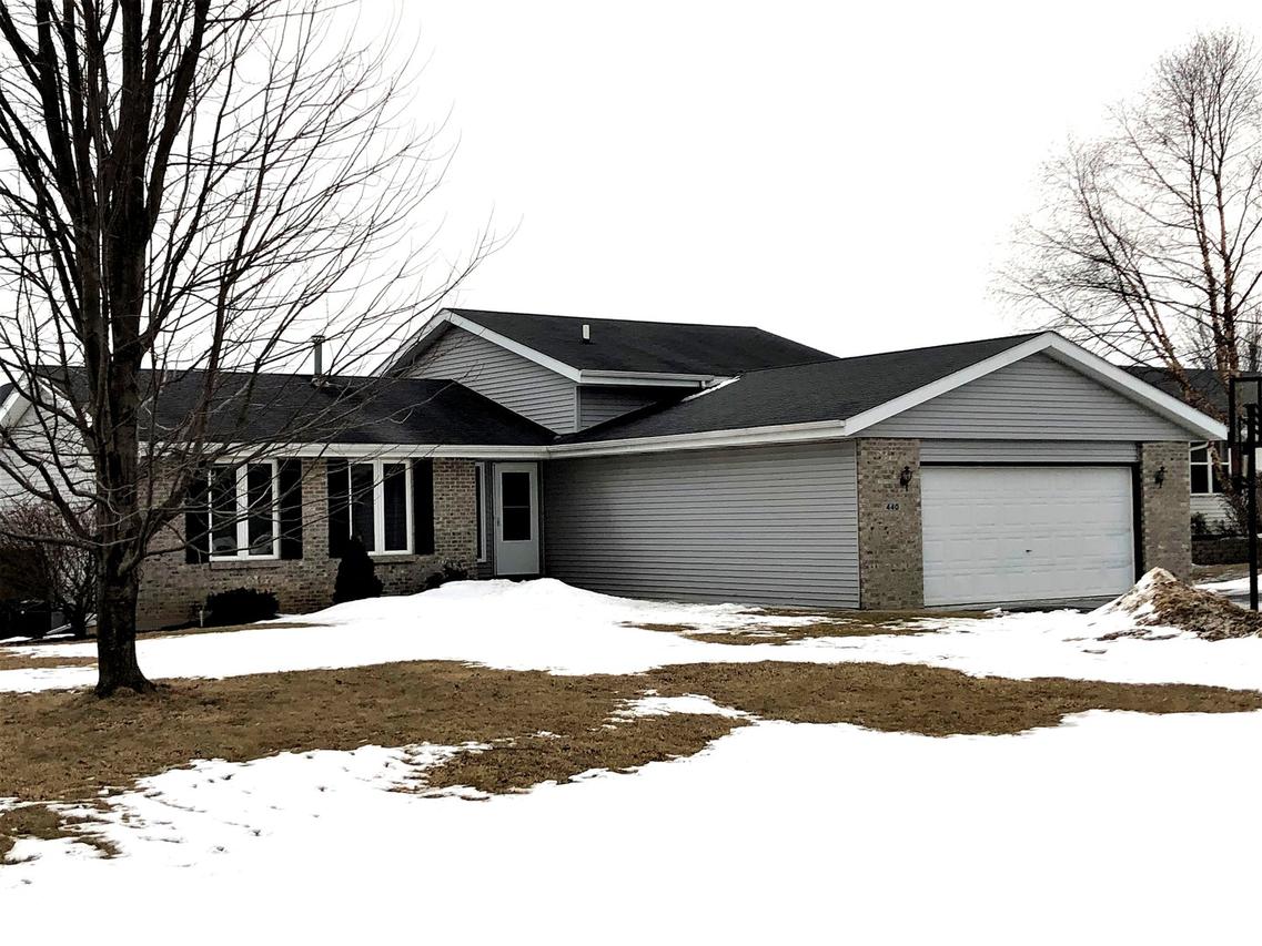 440 Hickory Ln., Davis Junction, IL 61020