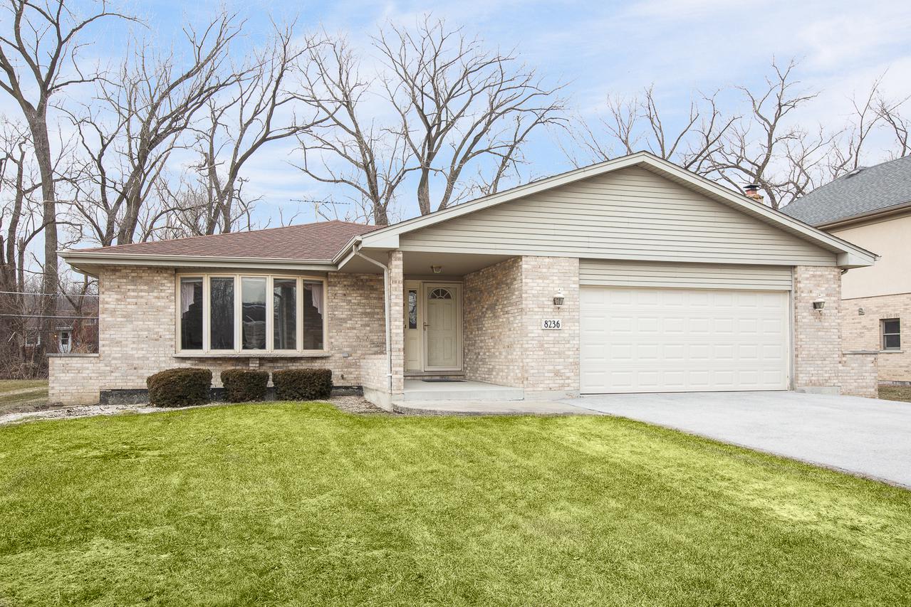 8236 Charles Ave., Palos Hills, IL 60465