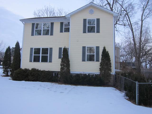 2820 Hickory Dr., Mccullom Lake, IL 60050