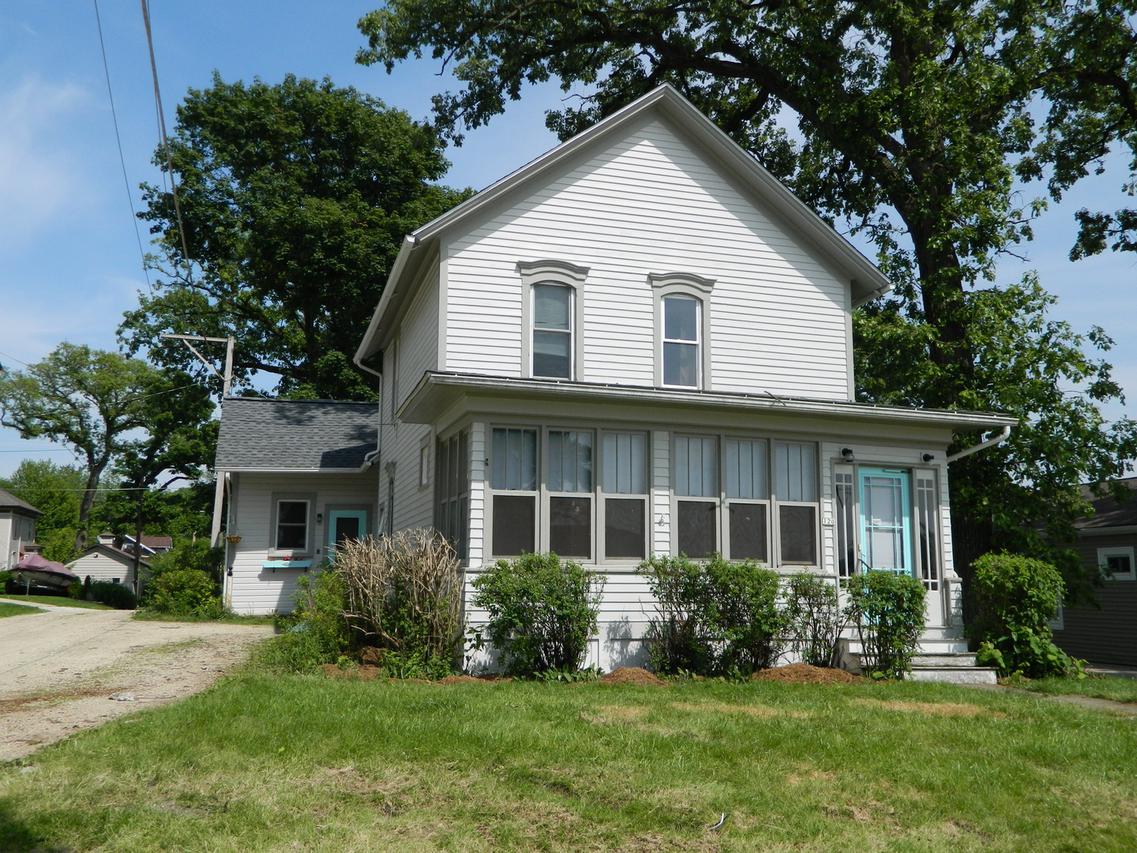 120 N Oak St., Hinckley, IL 60520