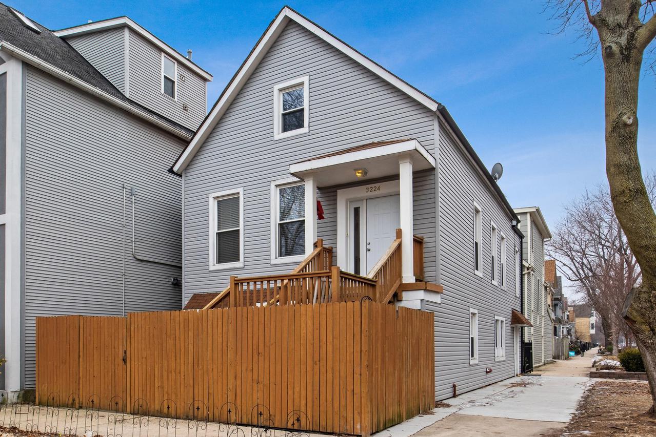 3224 N Ravenswood Ave., Chicago, IL 60657