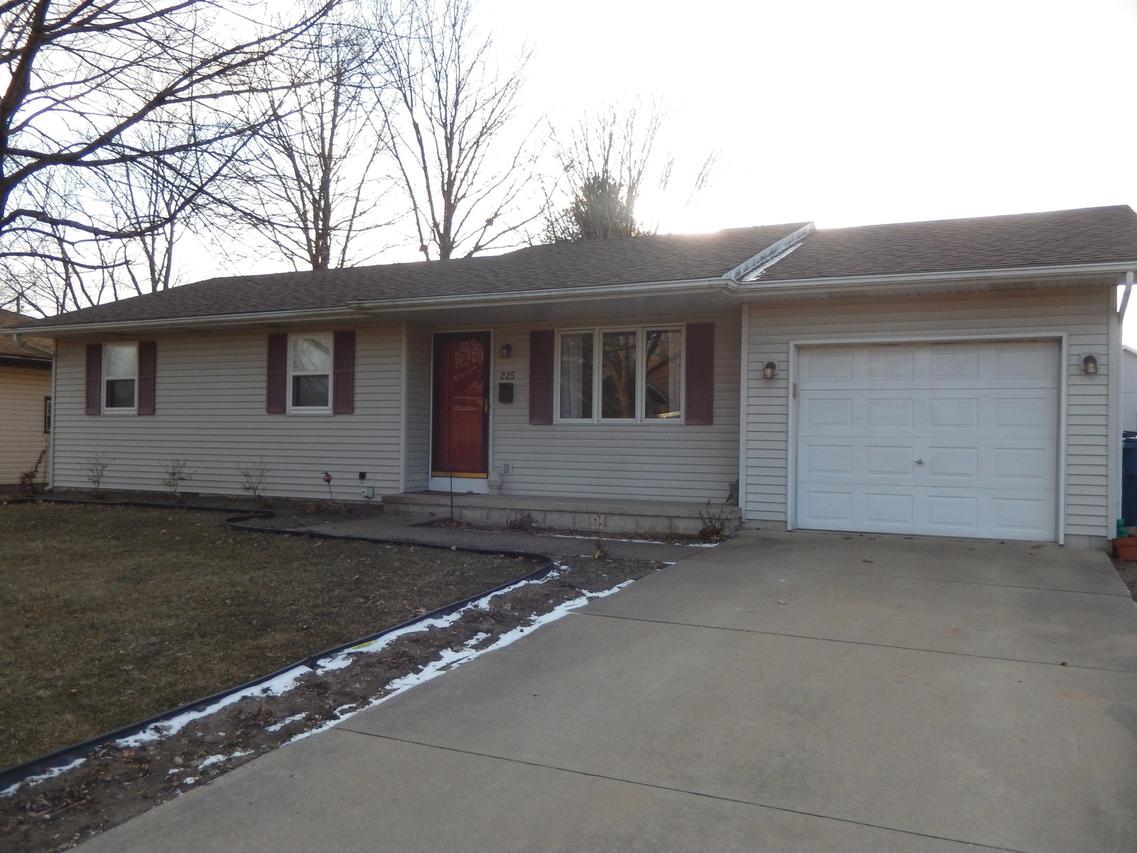 225 Cherry Ln., Momence, IL 60954