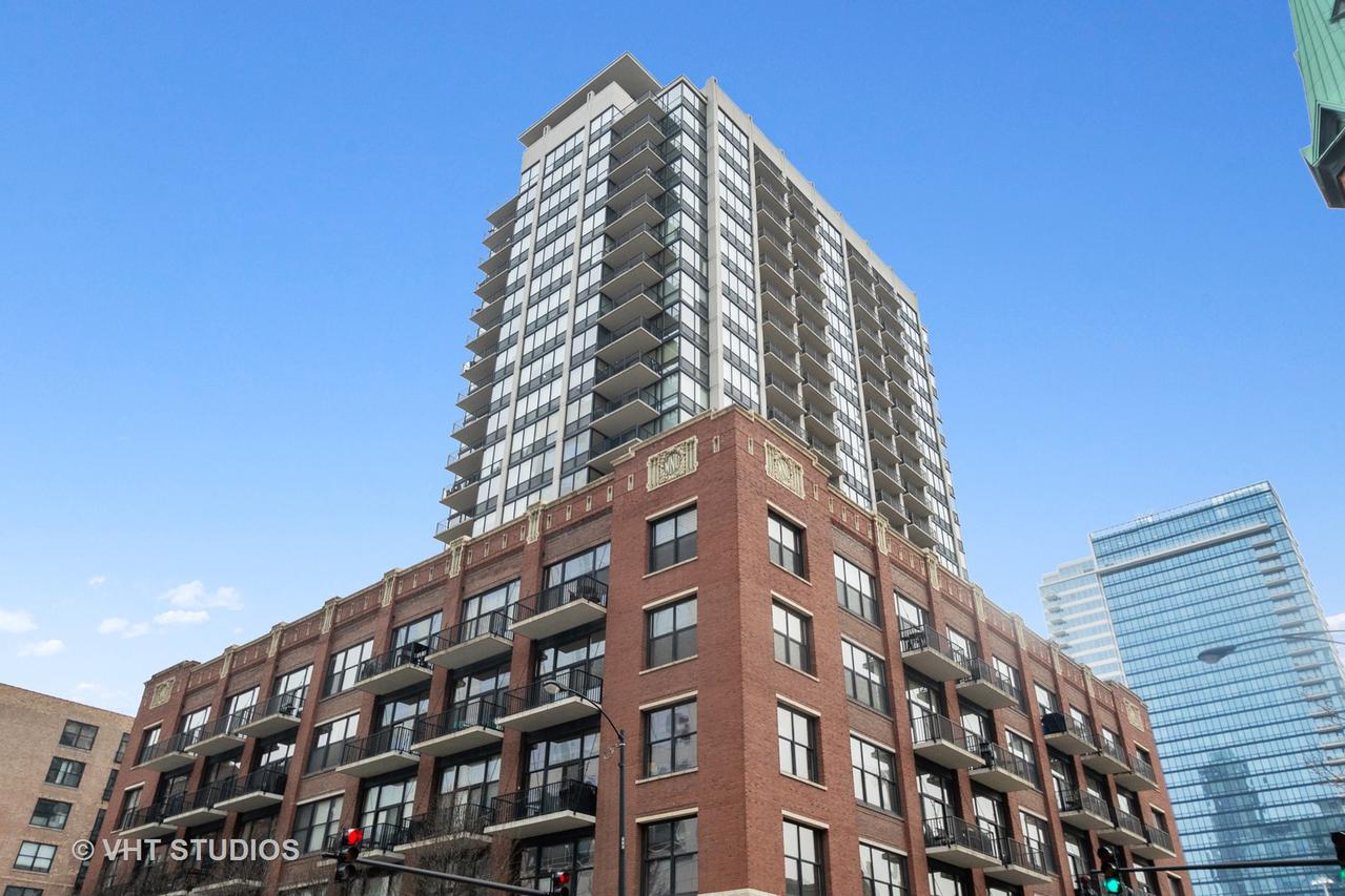 210 S Des Plaines St. #1202, Chicago, IL 60661