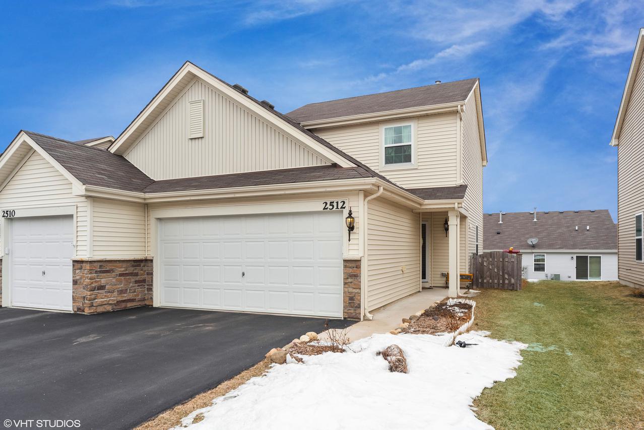 2512 Hearthstone Dr., Hampshire, IL 60140