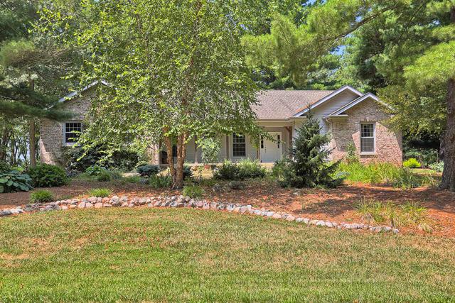52 Glenn Dr., White Heath, IL 61884