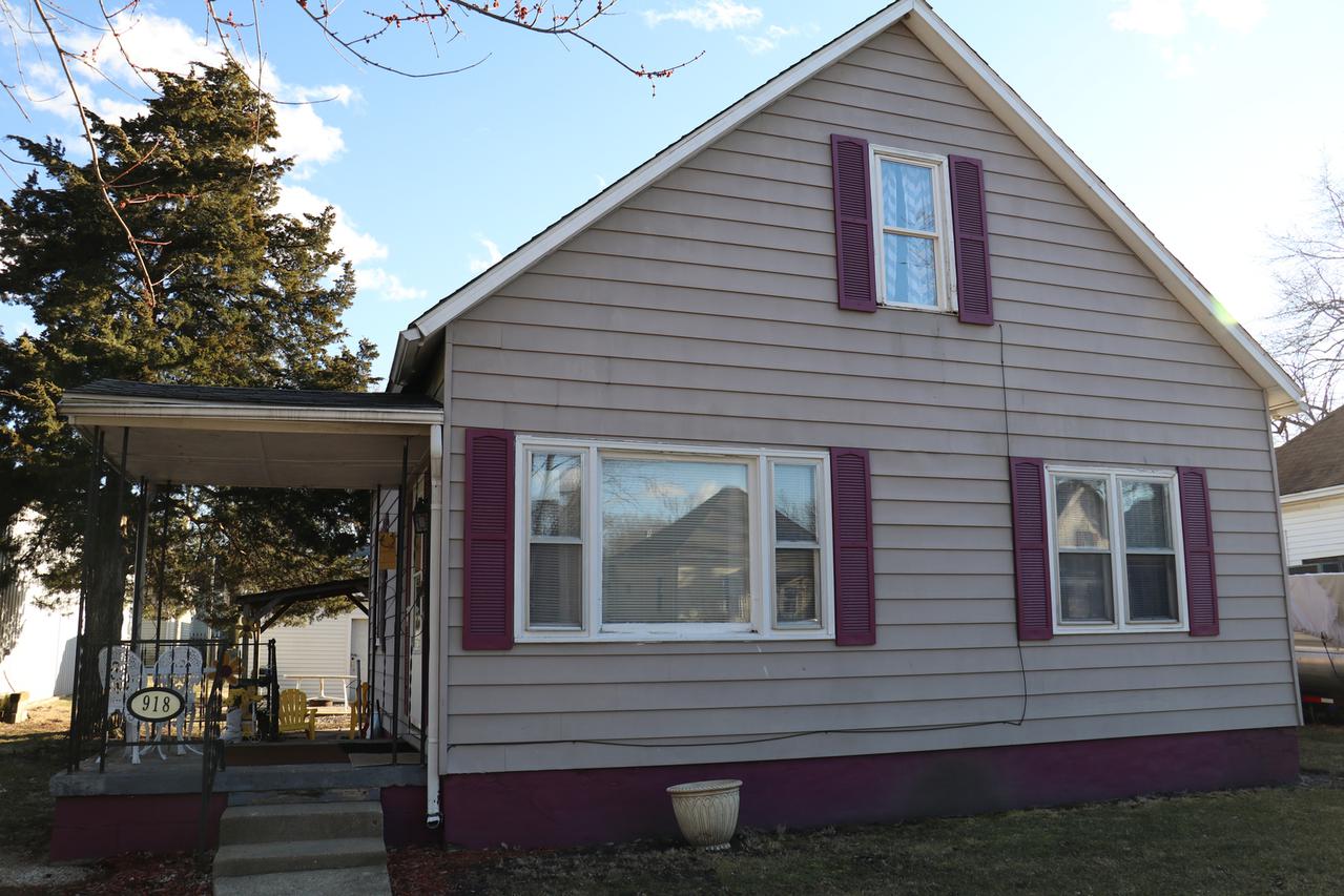 918 E Macon St., Clinton, IL 61727