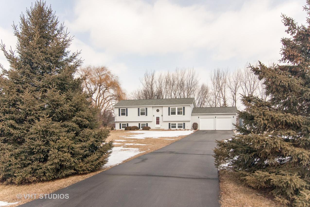 13N475 Chisholm Tr., Elgin, IL 60124