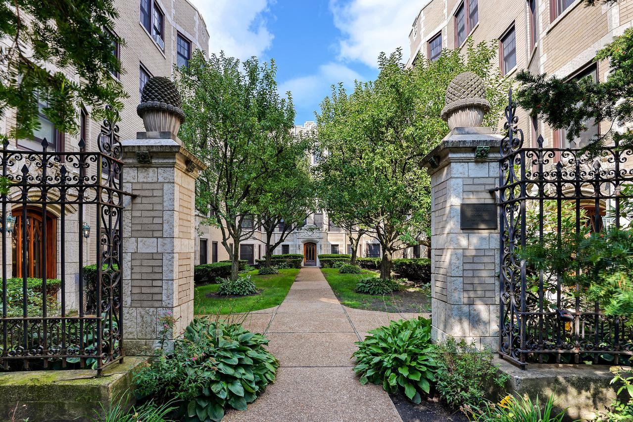 828 Judson Ave. #2, Evanston, IL 60202