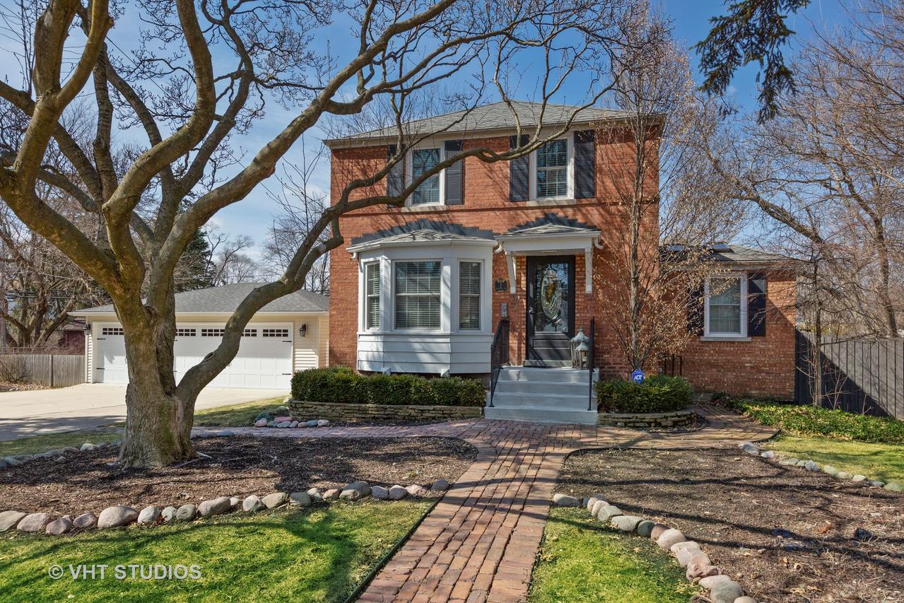 2 Hiawatha Dr., Clarendon Hills, IL 60514