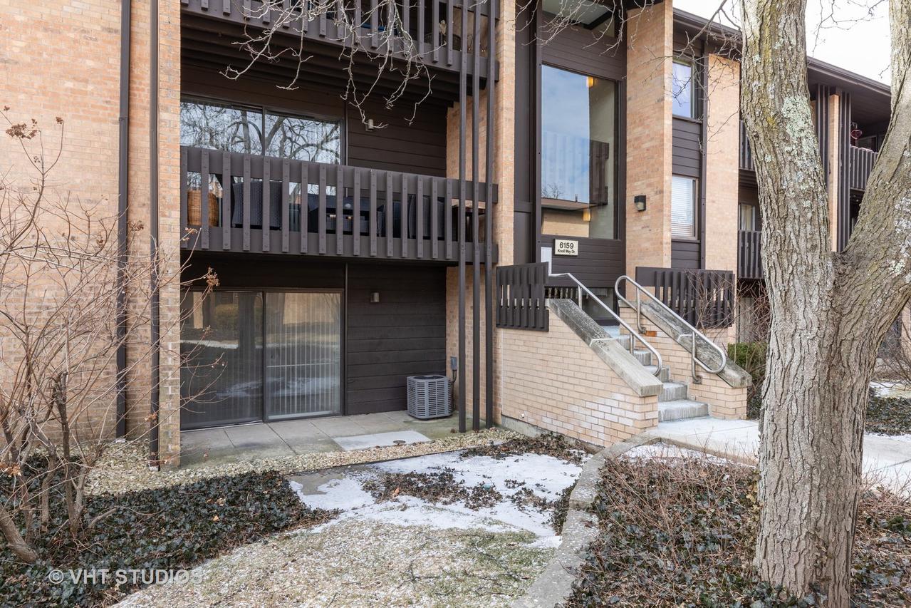 6159 Knoll Way Dr. #101, Willowbrook, IL 60527