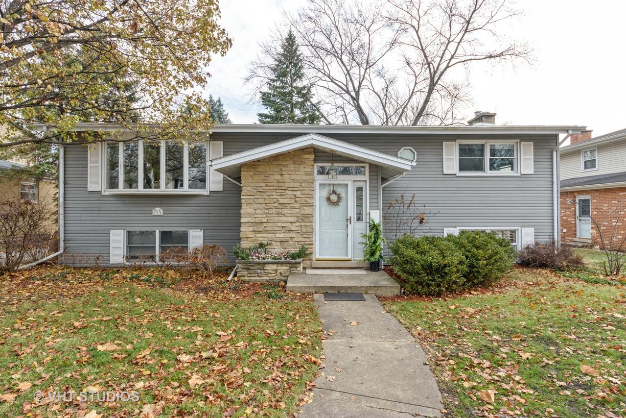 715 Douglas Ave., Arlington Heights, IL 60004