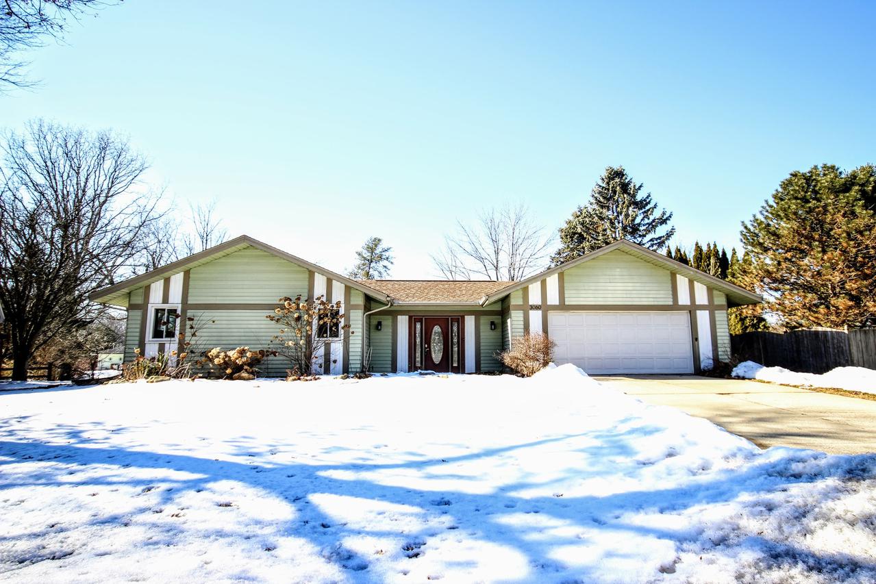 3060 Cheroakwood Ln., Rockford, IL 61114