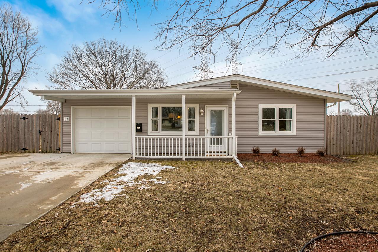 23 Cedar Dr., North Aurora, IL 60542