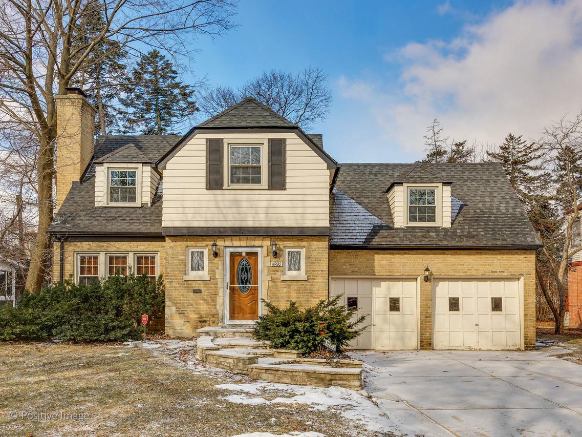 6930 N Kenton Ave., Lincolnwood, IL 60712