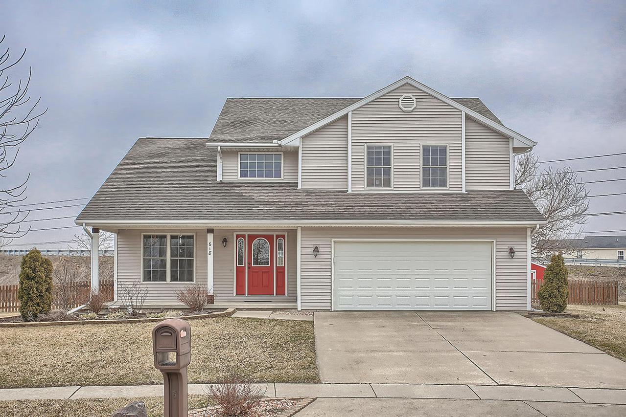 618 Hawthorne Dr., St. Joseph, IL 61873