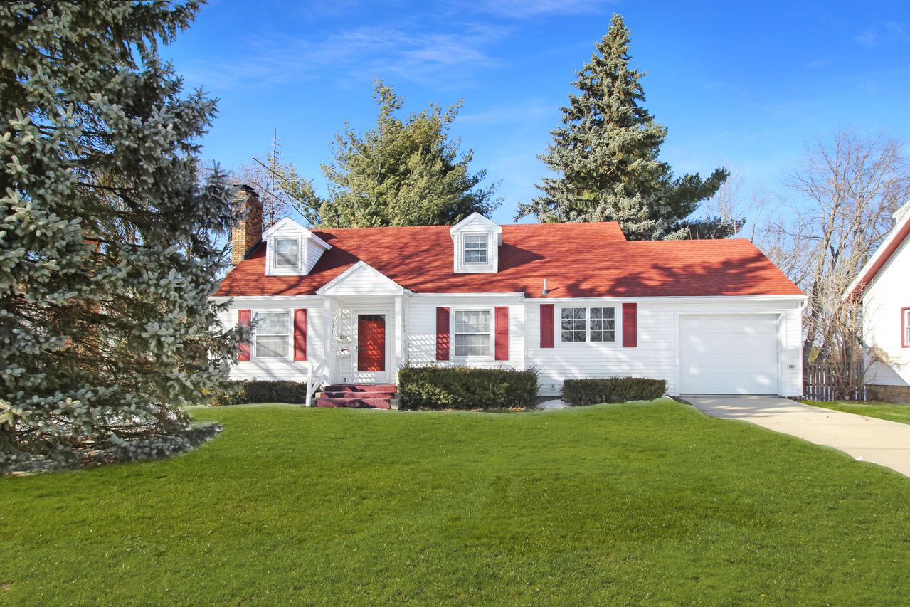 234 W South St., Freeport, IL 61032