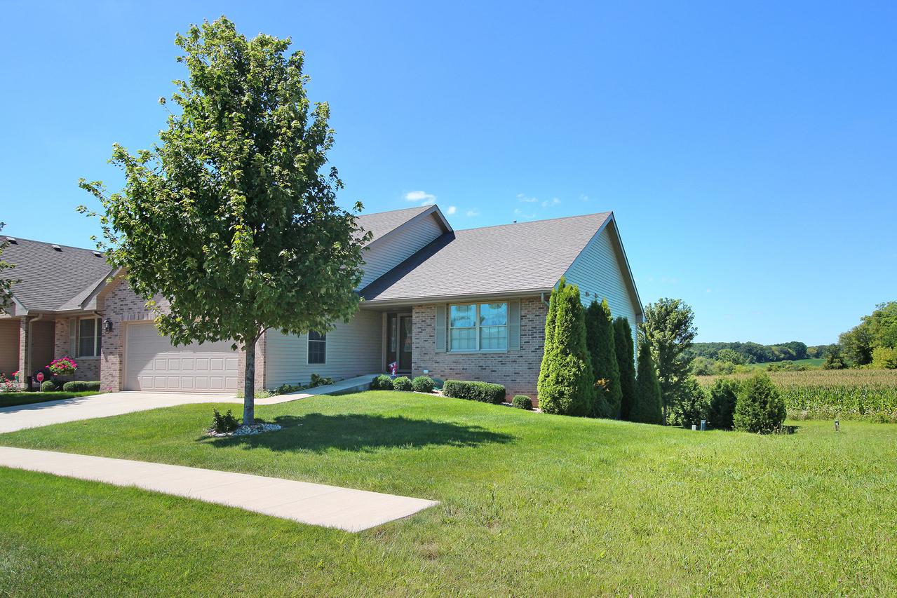 572 Rye Ridge Ct. #7-B, Freeport, IL 61032
