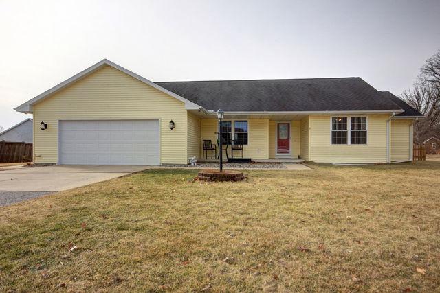 601 Dunlap Woods, Sidney, IL 61877