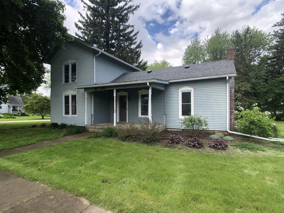 302 2nd St., Holcomb, IL 61043