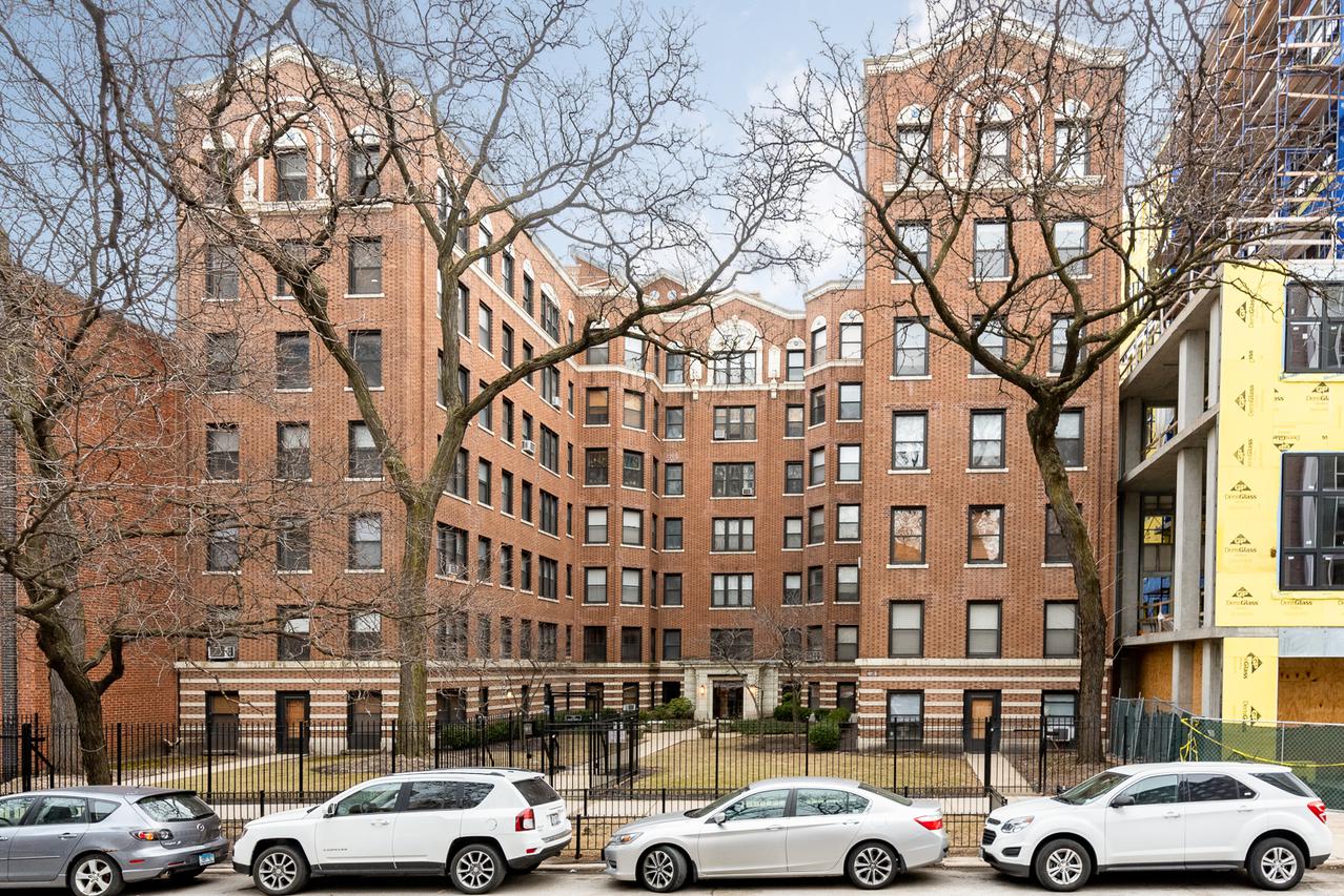 725 W Sheridan Rd. #601, Chicago, IL 60613