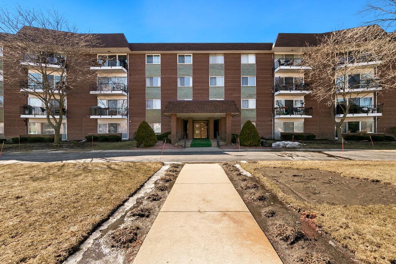1030 S Fernandez Ave. #3J, Arlington Heights, IL 60005
