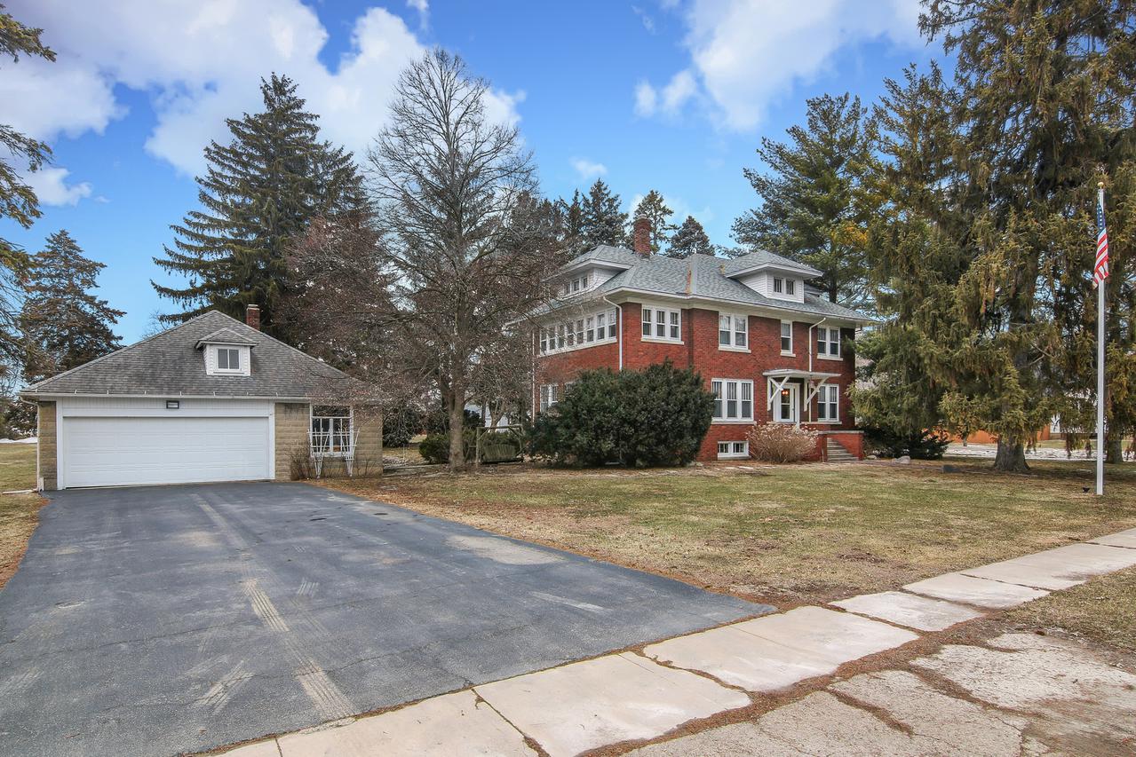 300 S Main St., Leland, IL 60531