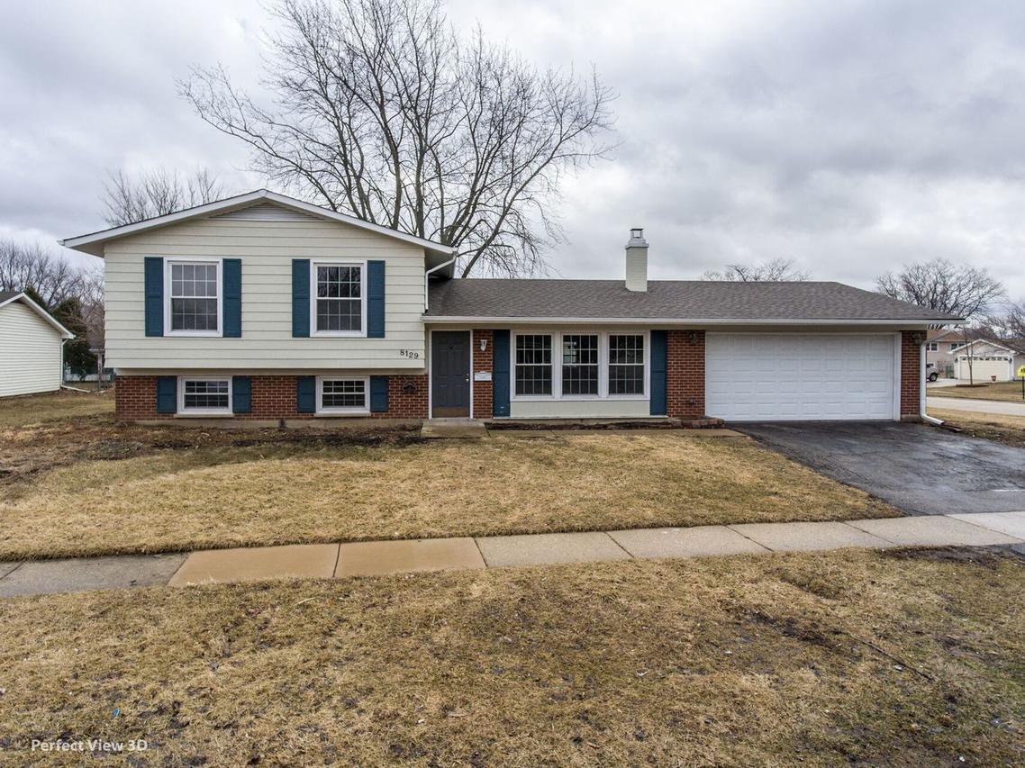 8129 N Applewood Ct., Hanover Park, IL 60133