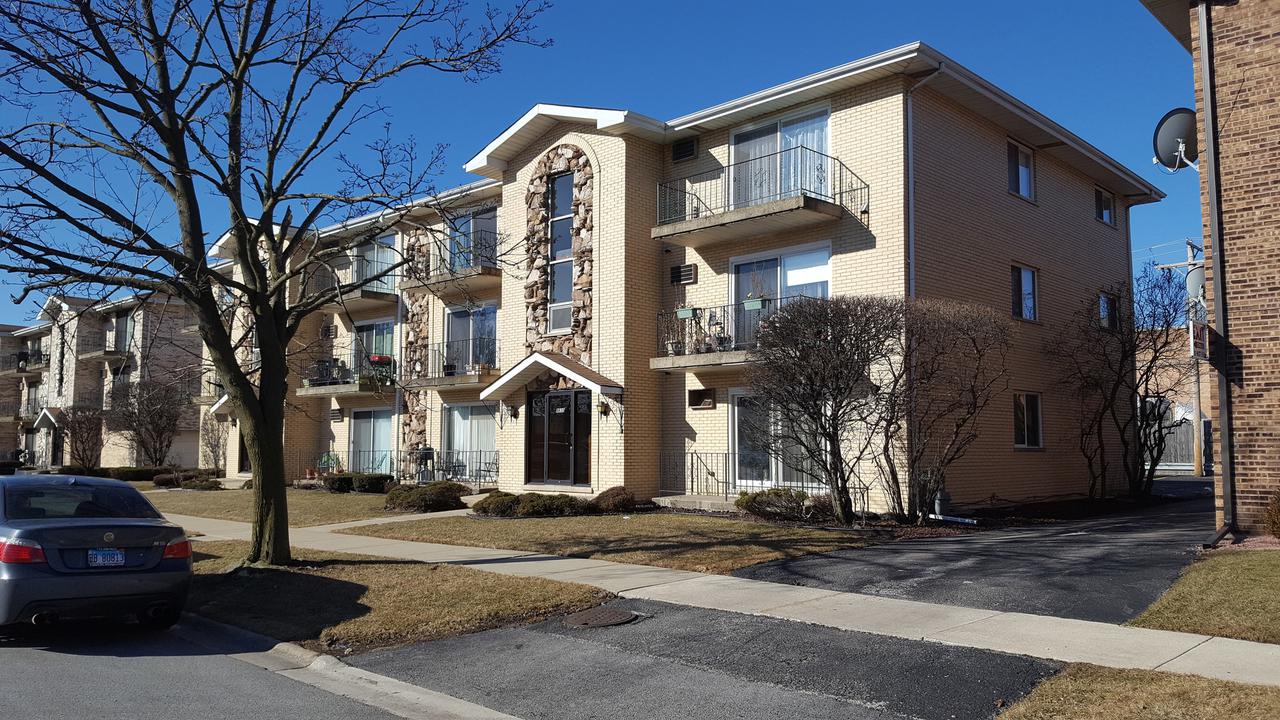 8830 Mobile Ave. #302, Oak Lawn, IL 60453