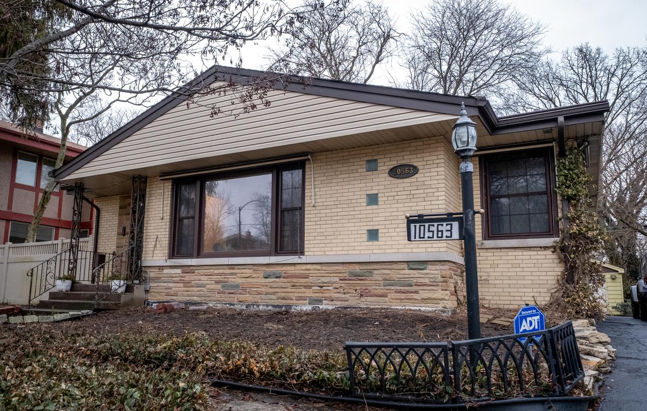 10563 S Longwood Dr., Chicago, IL 60643