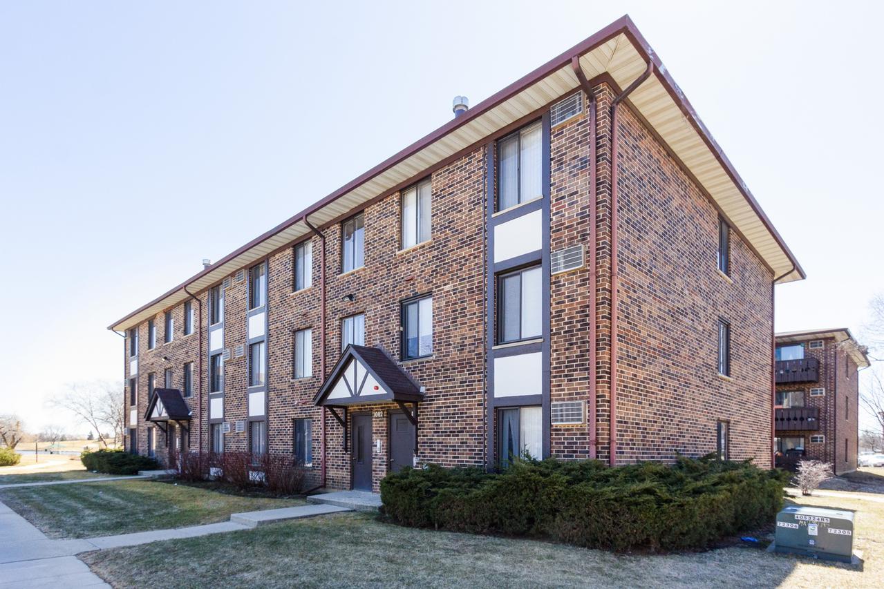 1002 Centurion Ln. #2, Vernon Hills, IL 60061