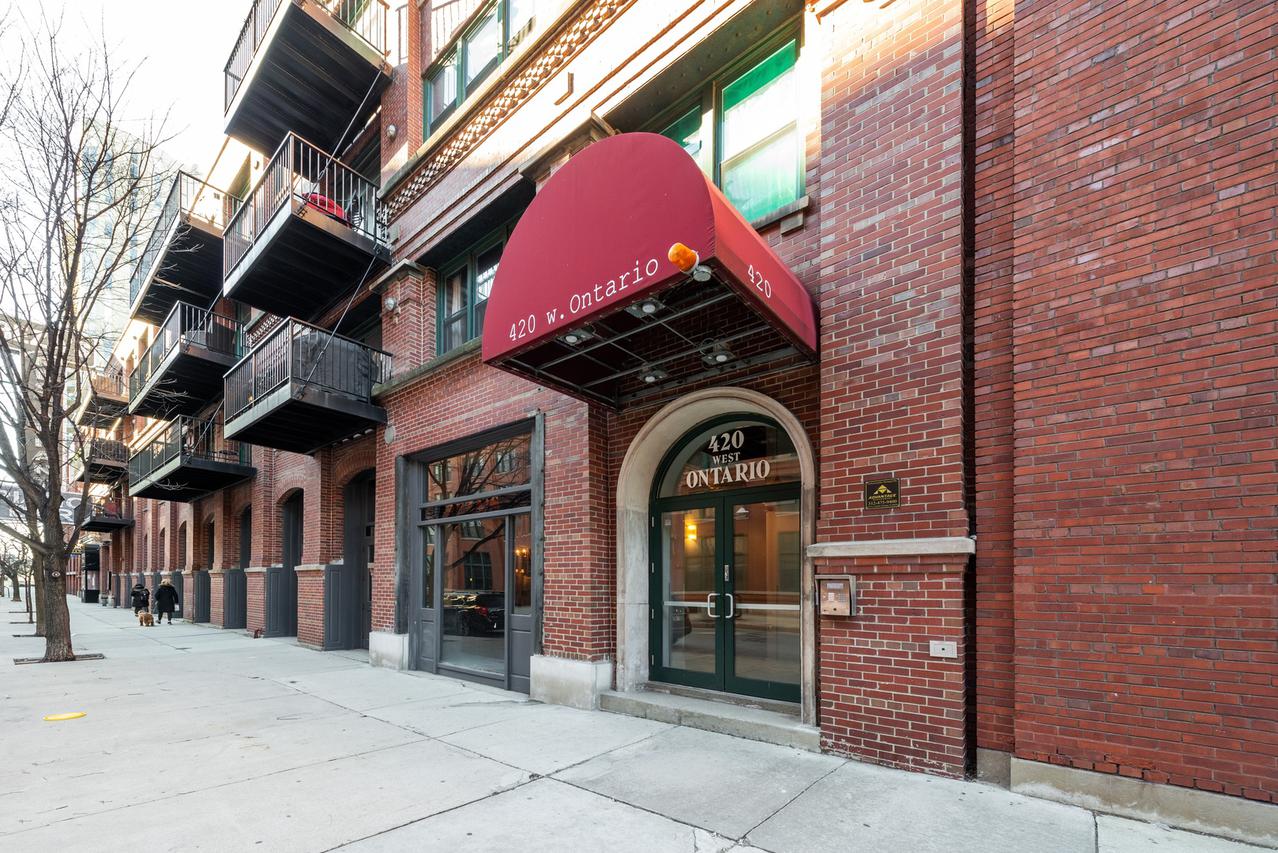 420 W Ontario St. #402, Chicago, IL 60654