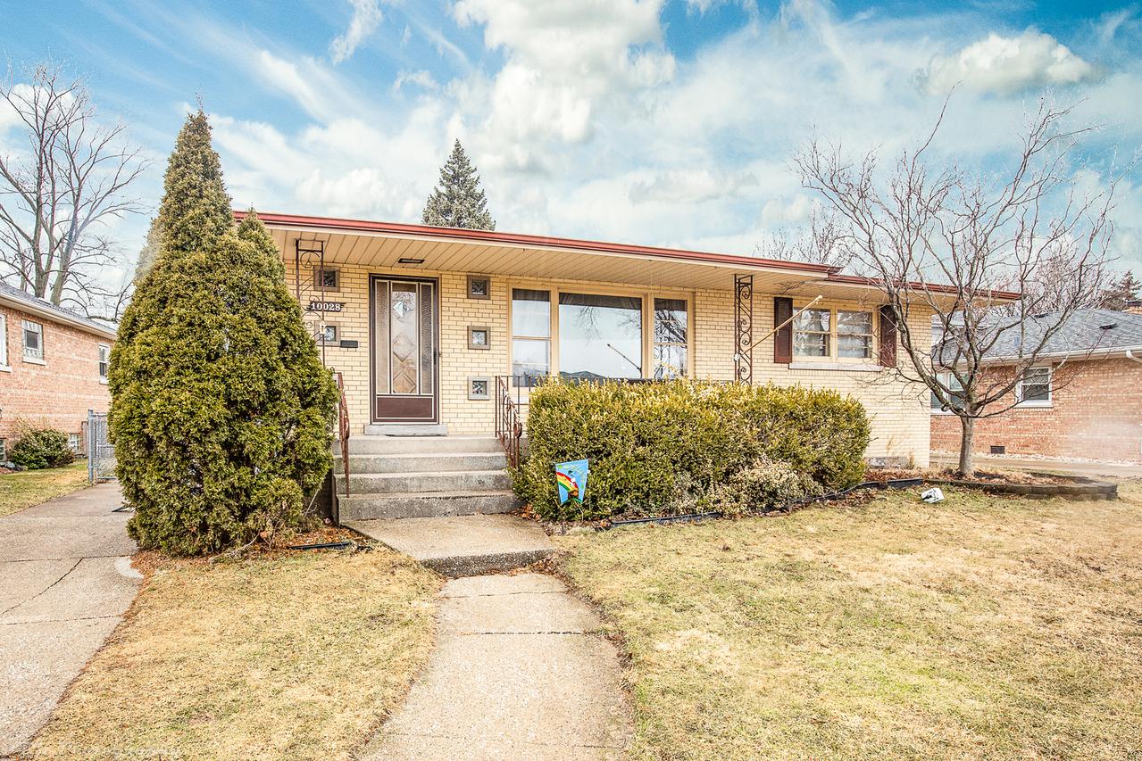 10028 Alice Ct., Oak Lawn, IL 60453
