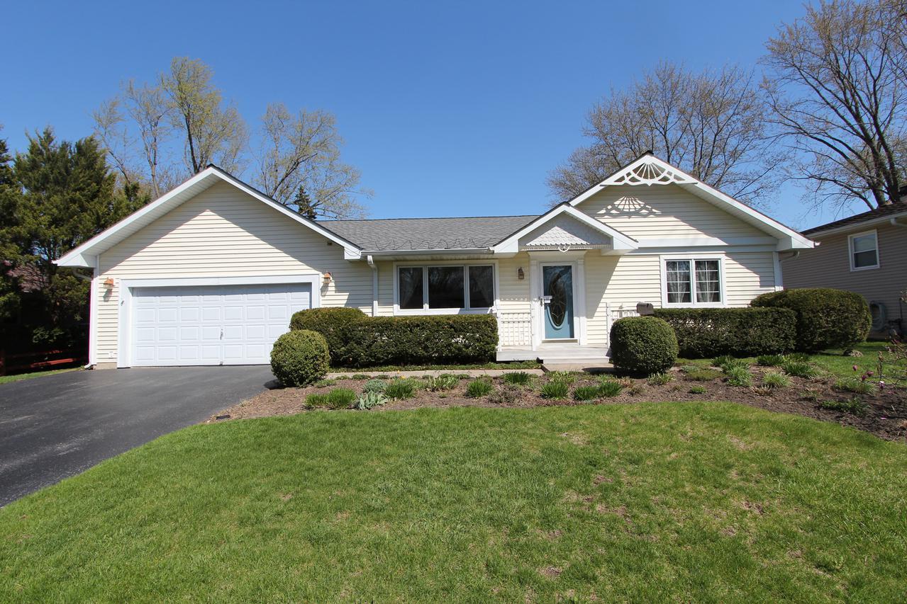 43 Johnathan Rd., Lake Zurich, IL 60047