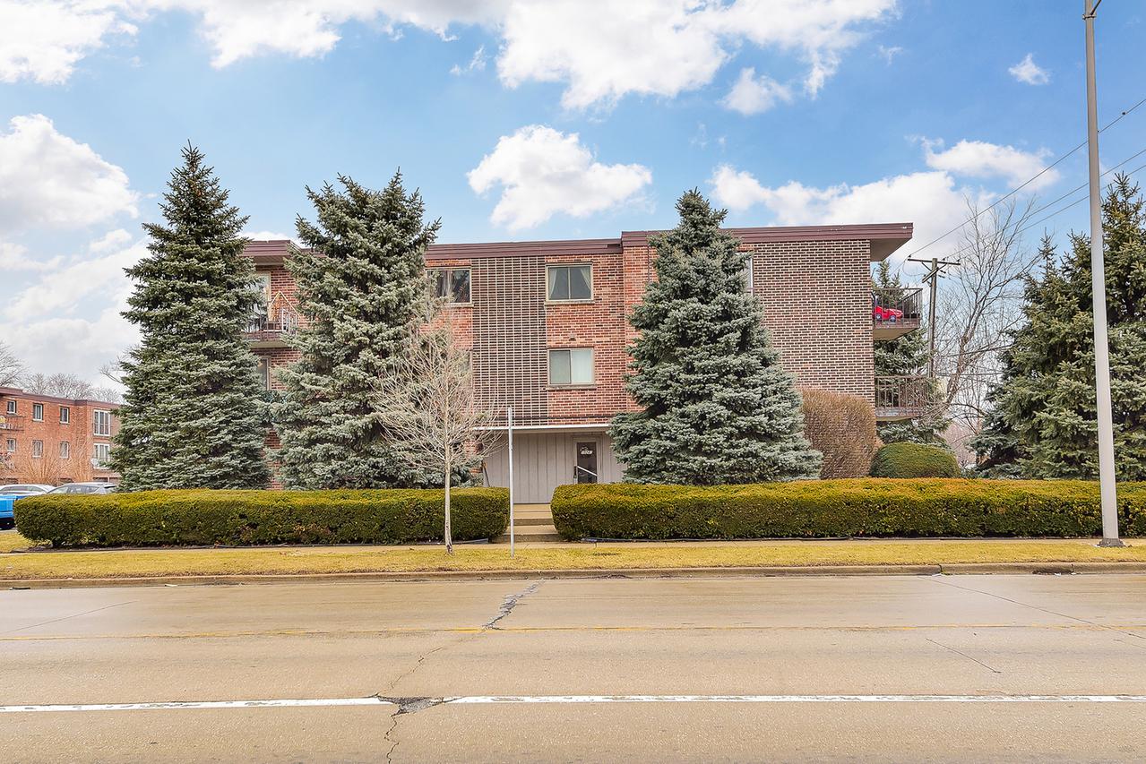 10241 Central Ave. #2A, Oak Lawn, IL 60453