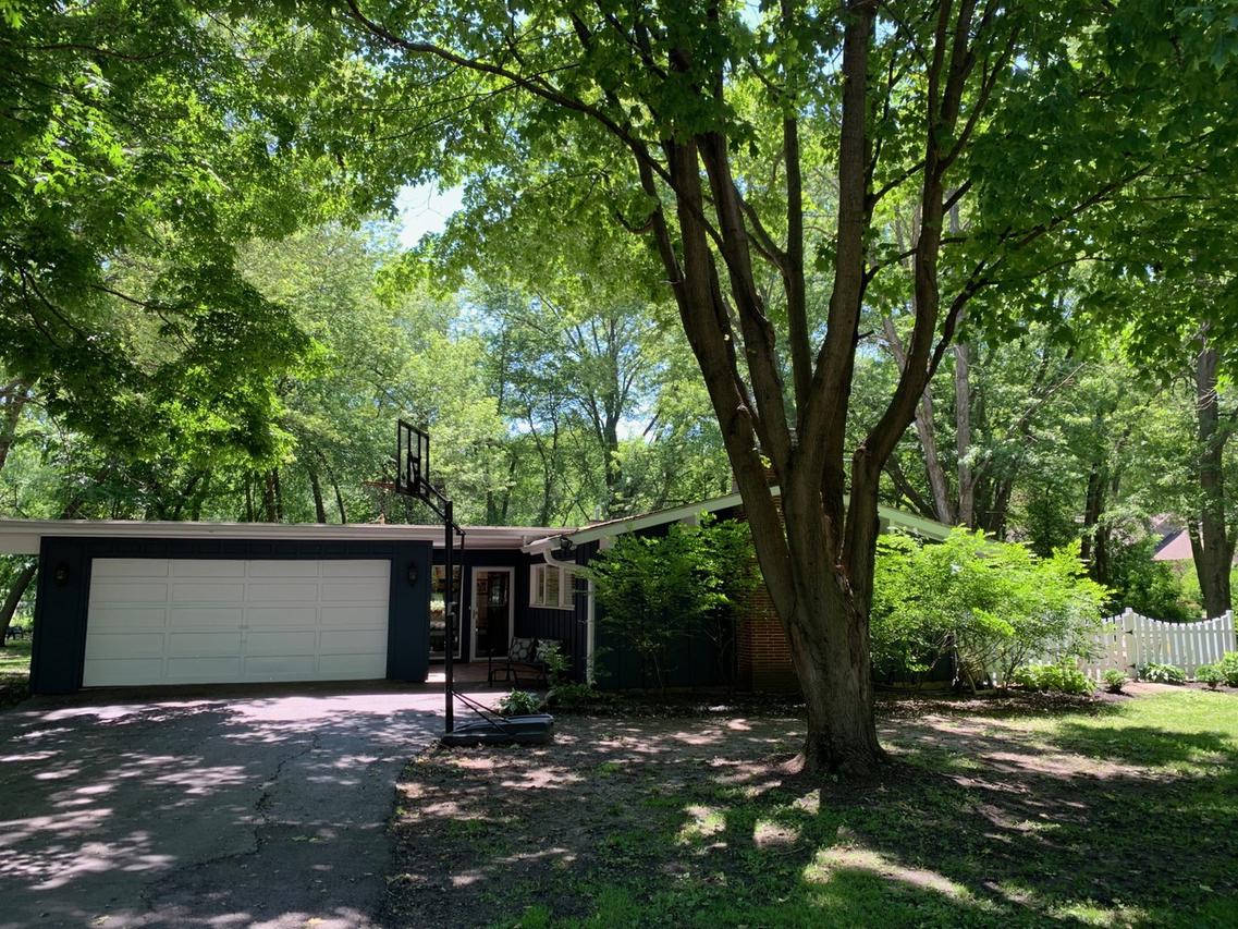 415 Warwick Ln., Lakewood, IL 60014