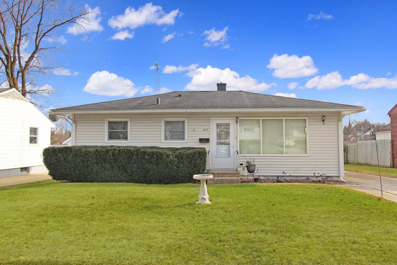 1017 W Langdon Pl., Freeport, IL 61032