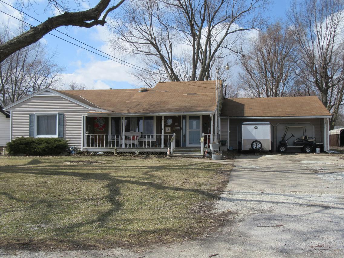 309 S 3rd St., Ashkum, IL 60911