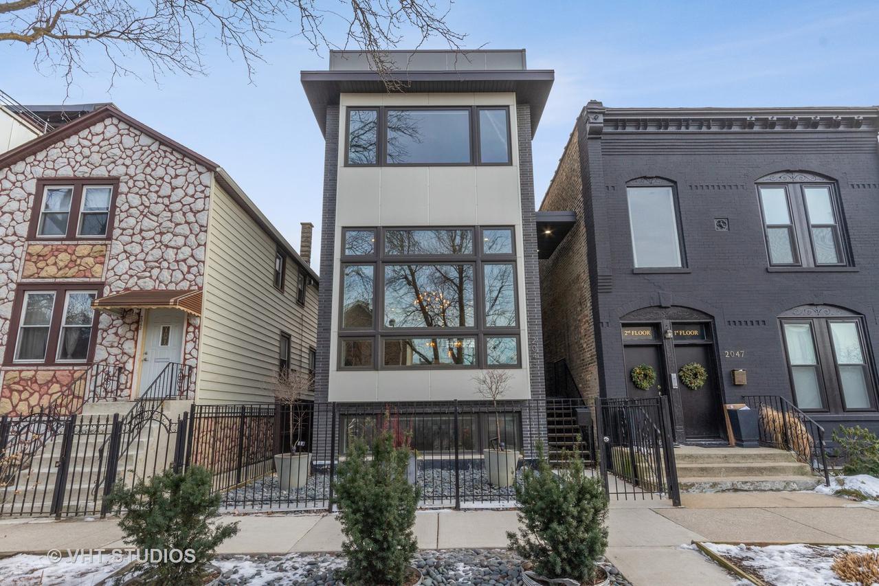 2045 W Ohio St., Chicago, IL 60612