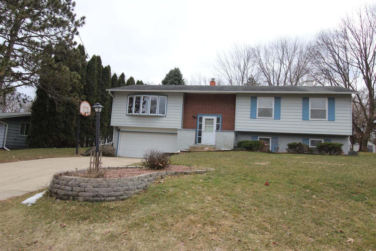 2125 N Park Crest Dr., Freeport, IL 61032