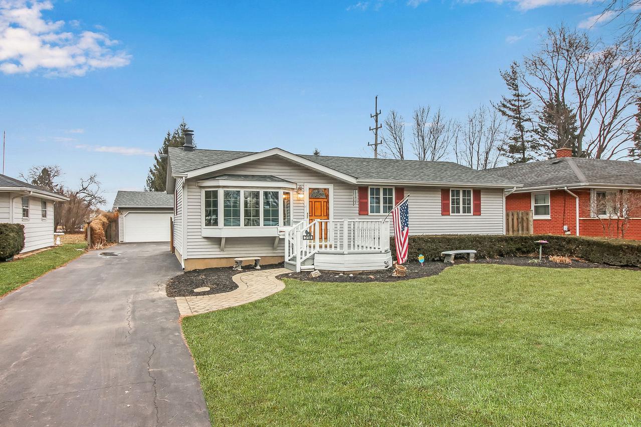 318 Heather Ave., Grayslake, IL 60030