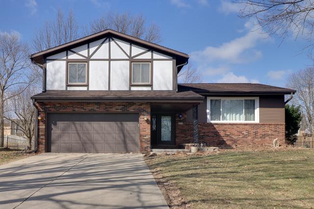 109 S Williamsburg Dr., Bloomington, IL 61704