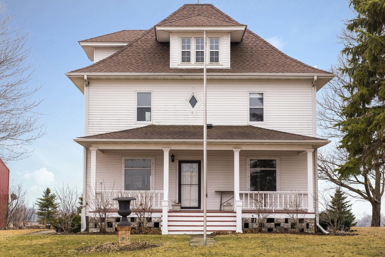 3463 Lee Rd., Lee, IL 60530