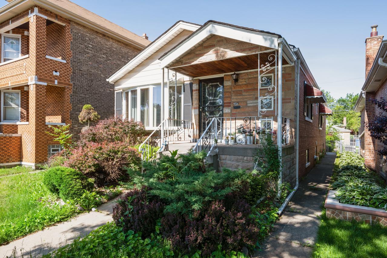 9226 S Colfax Ave., Chicago, IL 60617