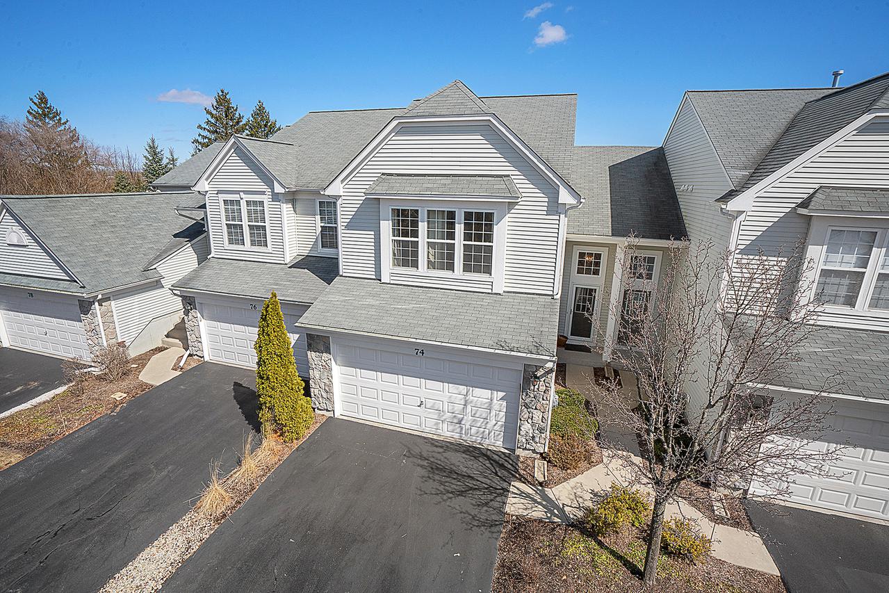 74 Buckingham Dr., Round Lake, IL 60073