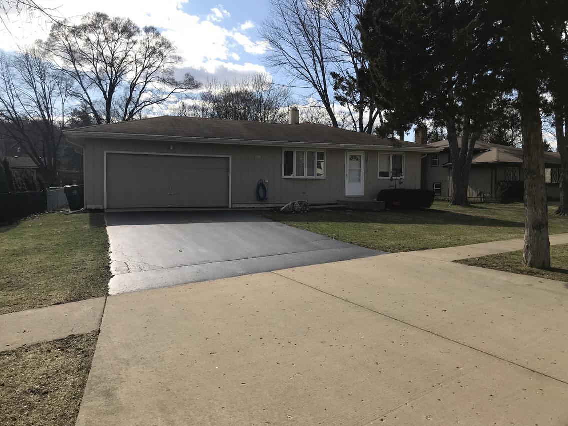 1330 Fox River Dr., Algonquin, IL 60102