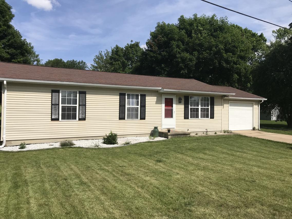 901 S Union St., Paxton, IL 60957