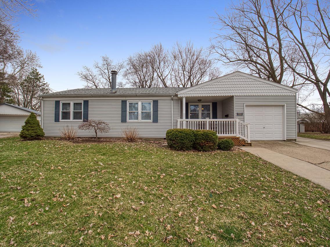 220 Magnolia Dr., Bloomington, IL 61701